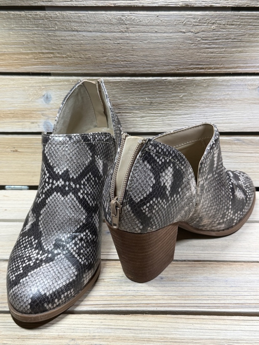 CARLOS by Carlos Santana Carmin faux snakeskin ankle booties size 9M